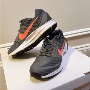 Nike mesh Gray and Coral  Athletic Shoes sneakers women 7.5 wide